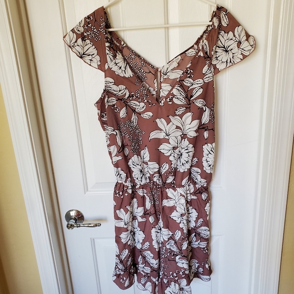 Romper Ruffled shorts, v-neck latte with tropical floral print jumper - Picture 4 of 4